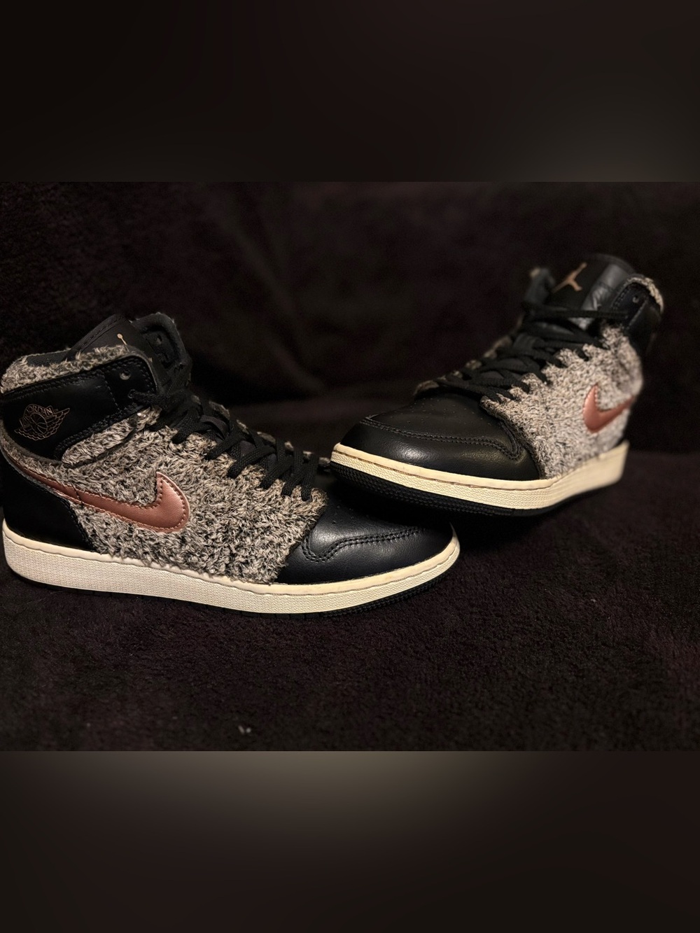 Jordan 1 retro high fleece black metallic red bronze Sneakers Women’s 7.5 or 6Y